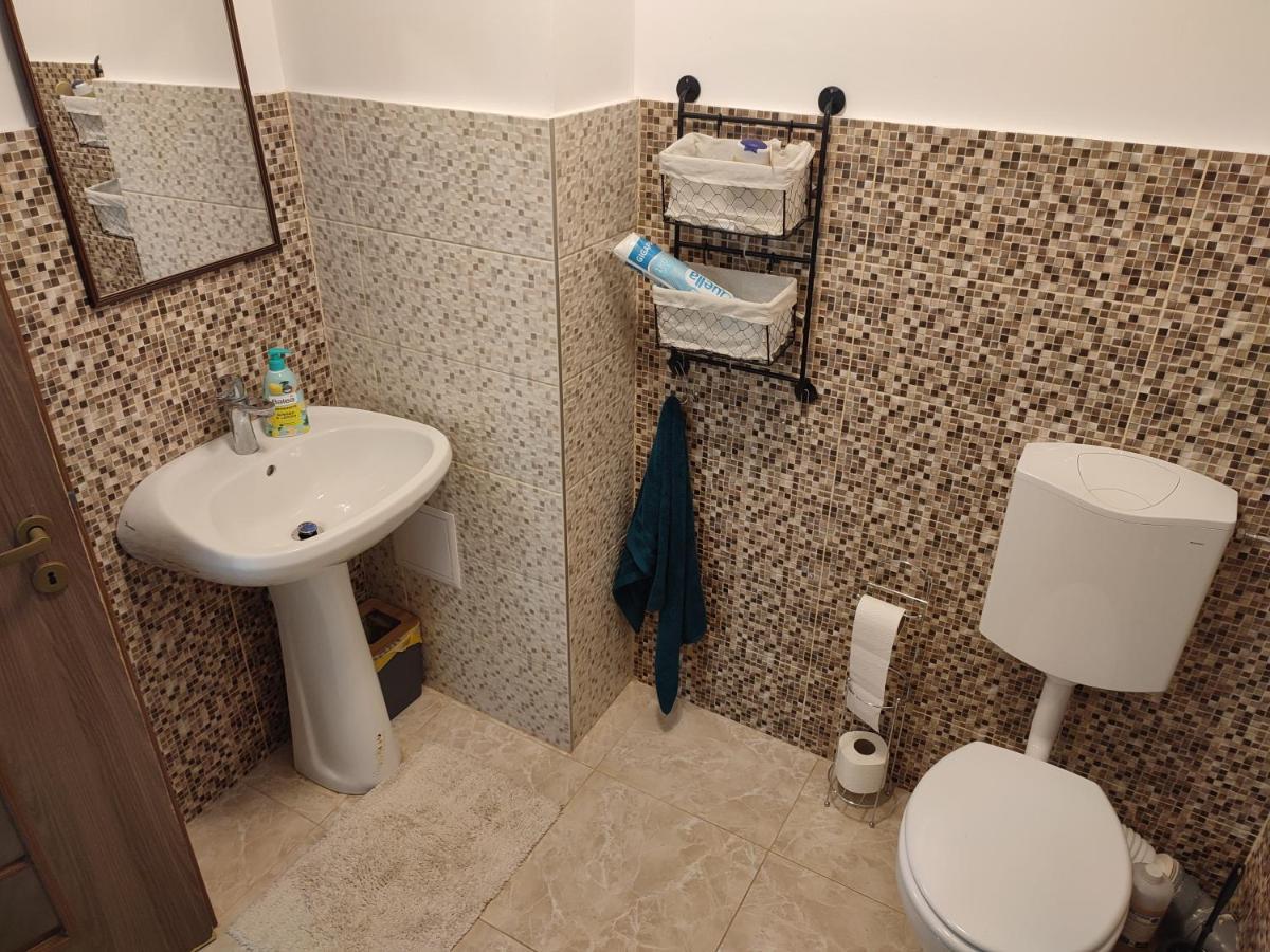 Lovely 1 Bedroom Apartment In City Centre, Sleeps 4 ! Turda Room photo